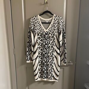 VENUS Textured Knit Sweater